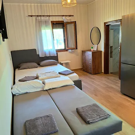 Granny Stratia Ваканционна къща Торони